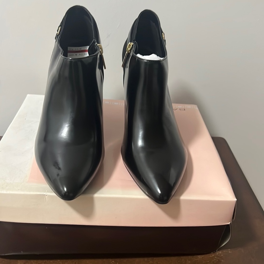 BANDOLINO Black Ankle Bootie. NWT, Size 11